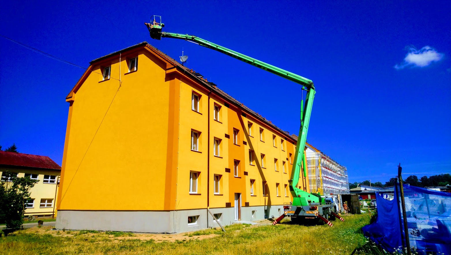 Opravy střech za pomoci plošiny bez stavění lešení